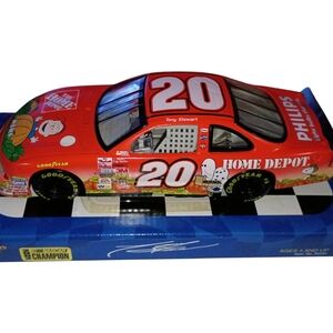 Winners Circle 2002 Tony Stewart #20 Home Depot Peanuts Halloween 1:24  Die-Cast